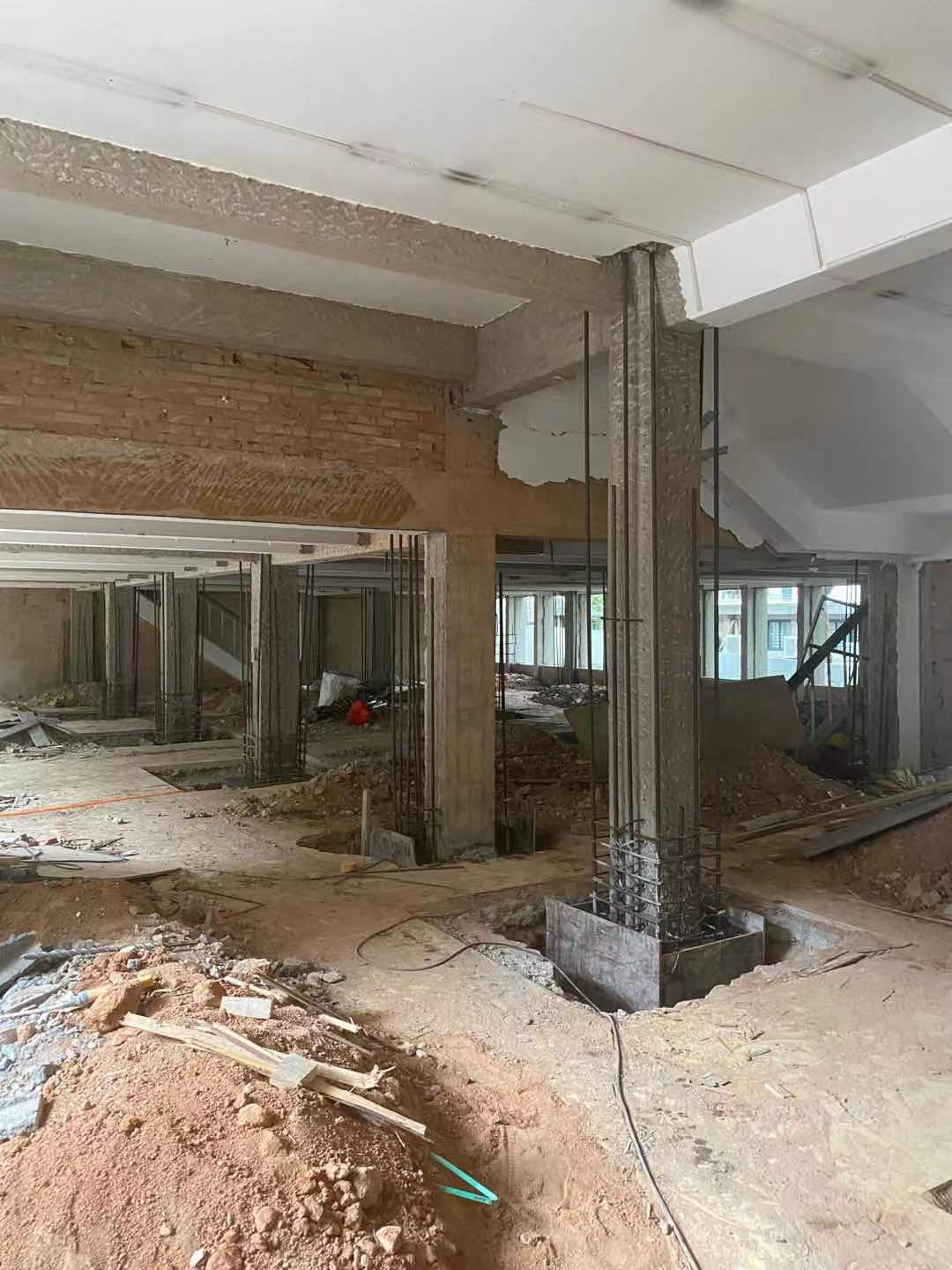 路面爆发裂痕后我们怎么来处置惩罚？？？